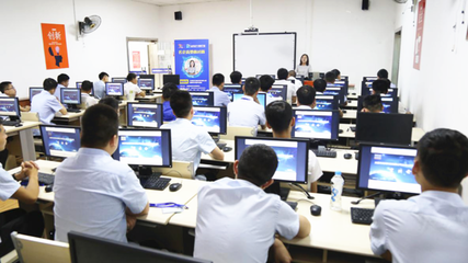 企业高管面对面 探索IT技术前沿，新华电脑学校引领数字人才培养新路径