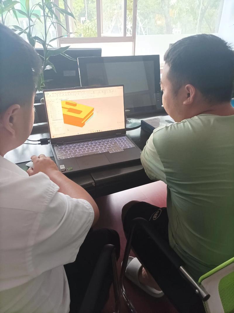 东莞市塘厦华清电脑培训学校是一家集计算机技术